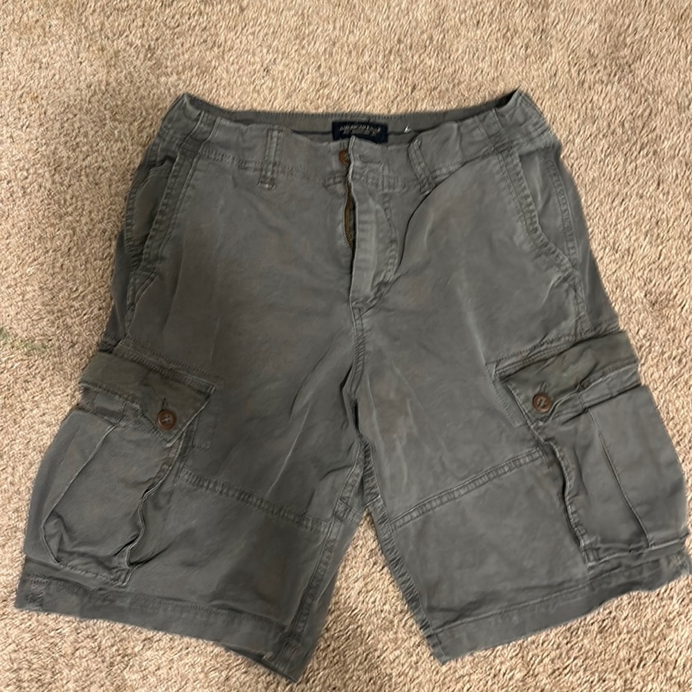 American eagle men’s cargo shorts, size 32